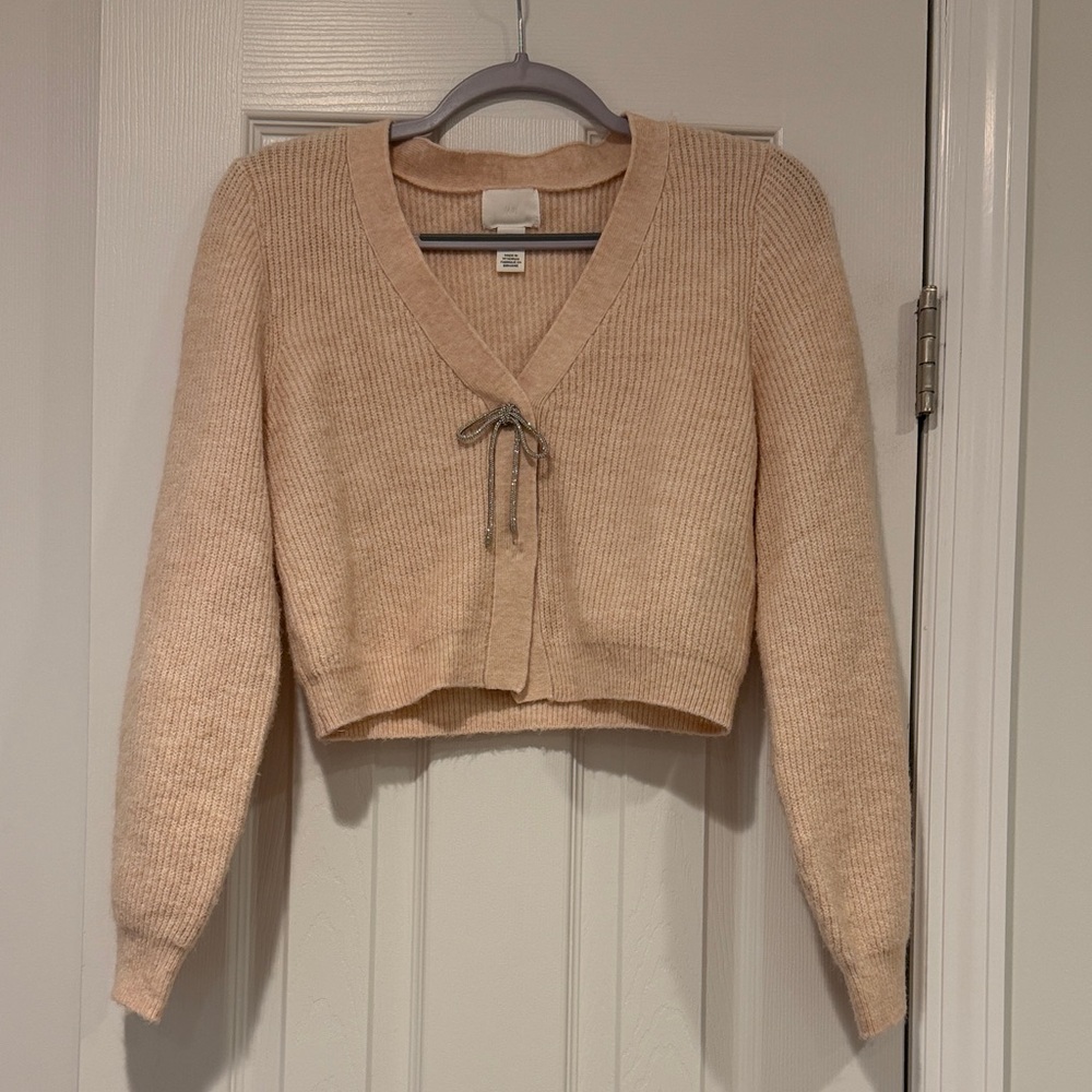 H&M Cream Cropped V-Neck Tie-Front Sweater